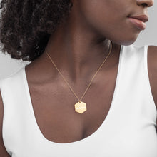 Load image into Gallery viewer, Pendentif Hexagonal Gravé en Argent